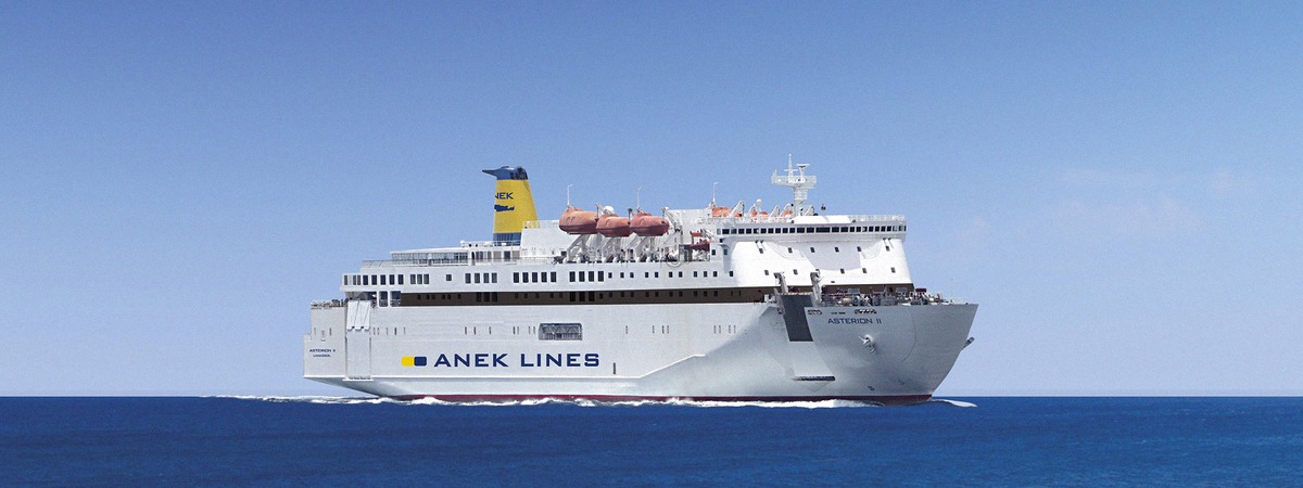 Die Fähre Asterion II auf See